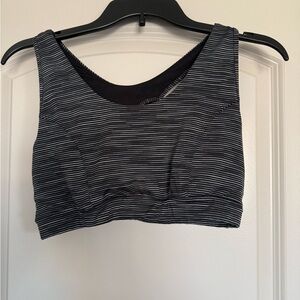 Tek Gear Black and White Activewear sports bra and cropped pants/legging.